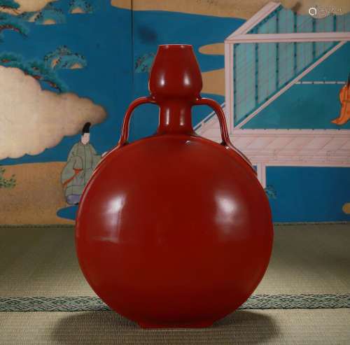 清雍正 霁红釉抱月瓶