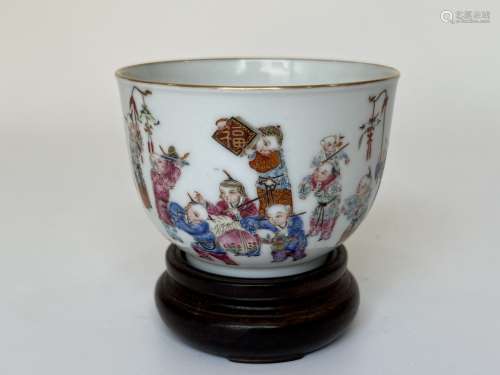 A large famille rose cup, Qing Dynasty Pr.