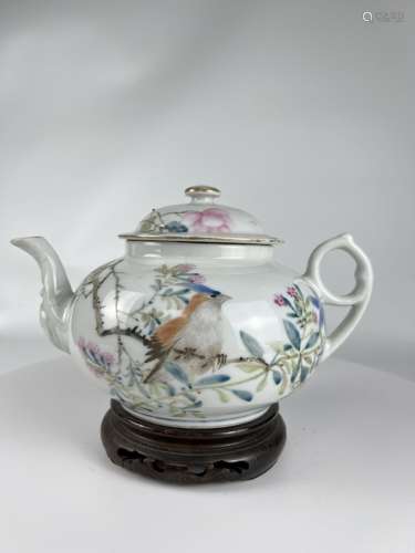 A extra large famille rose teapot, Qing Dynasty Pr.