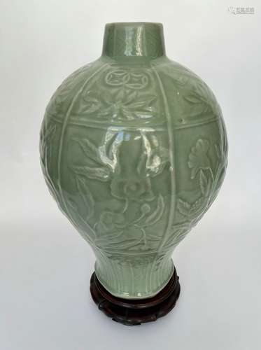 An extra large celadon vase, Ming Dynasty Pr.