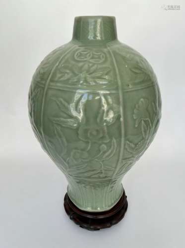 An extra large celadon vase, Ming Dynasty Pr.
