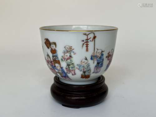 A large famille rose cup, Qing Dynasty Pr.