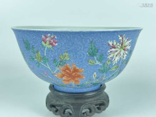 An incraved famille rose bowl, Qing Dynasty Pr.