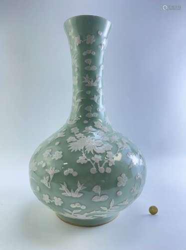 A rare type of porcelain vase, Qing Dynasty Pr.