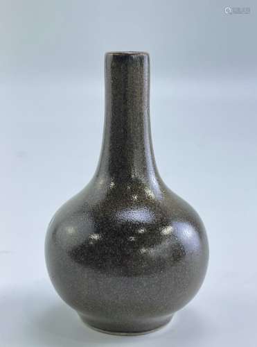 A very fine and rare eelskin yellow glaze snuff bottle vase,...
