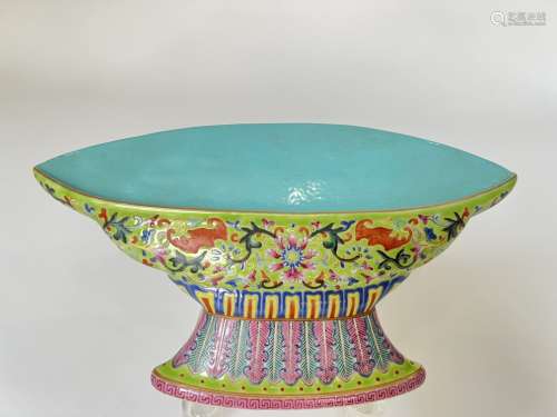 A fan-type famille rose porcelain ornament, Qing Dynasty Pr.