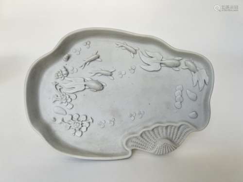 A interesting porcelain dish, Qing Dynasty Pr.