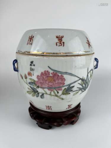 A famille rose lidded tea jar, Qing Dynasty Pr.