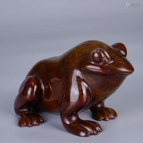 A JADE FROG ORNAMENT