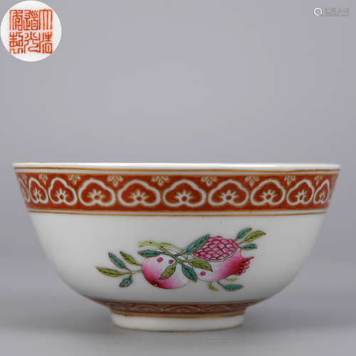 A GILT FAMILLE ROSE IRON-RED SAN DUO PATTERN BOWL