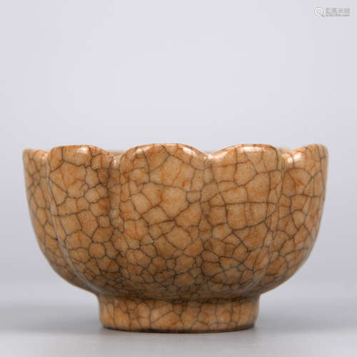 A HUANG GE KILN LOTUS SHAPED CUP