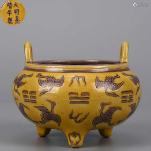 A YELLOW GROUND CLOUD AND CRANE THE EIGHT TRIGRAMS CENSER