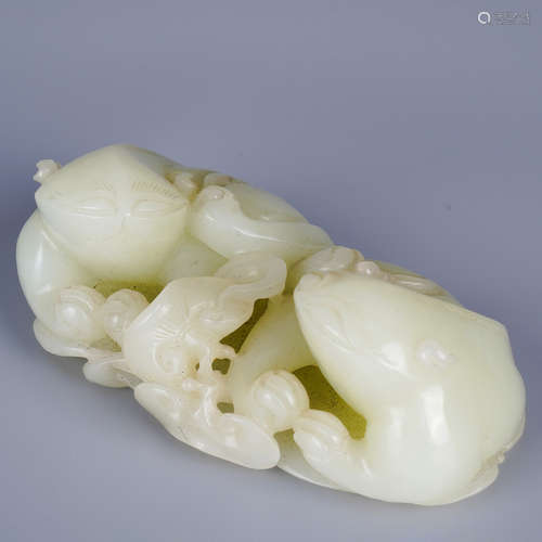 A HETIAN JADE BEAST ORNAMENT