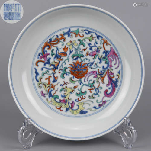 A DOUCAI-GLAZED PHOENIX PLATE