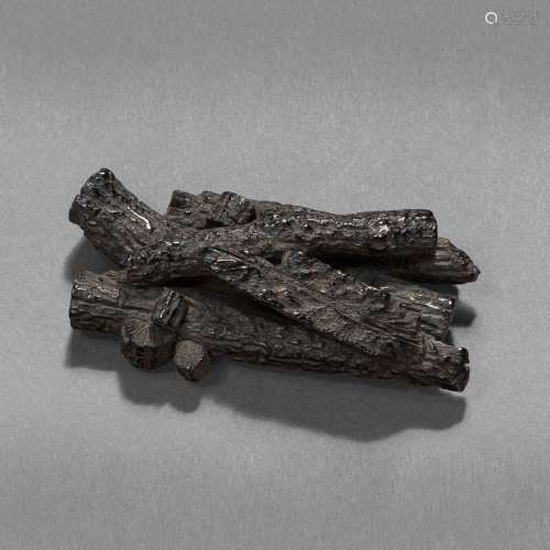 A CARVED WOOD SCULPTURE ( NETSUKE ) OF A CHARCOAL PILE TAISH...