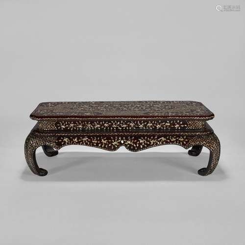 A MOTHER-OF-PEARL INLAID LACQUER LOW TABLE JOSEON DYNASTY (1...