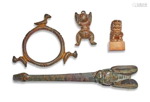 THREE SMALL BRONZE OBJECTS  HAN-MING DYNASTY (206 BC-1644) O...