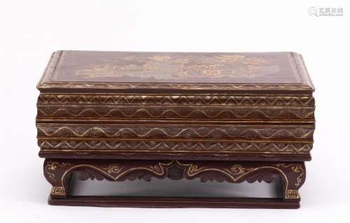 A CHINESE WOODEN LACQUERED GOLDEN BOX