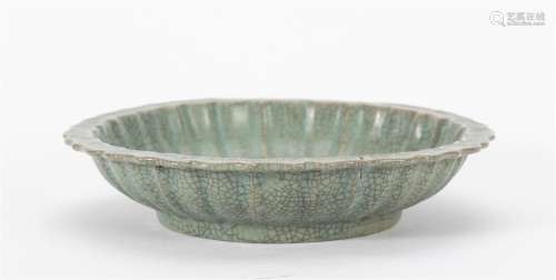 A CHINESE RU TYPE GLAZE PORCELAIN DISH