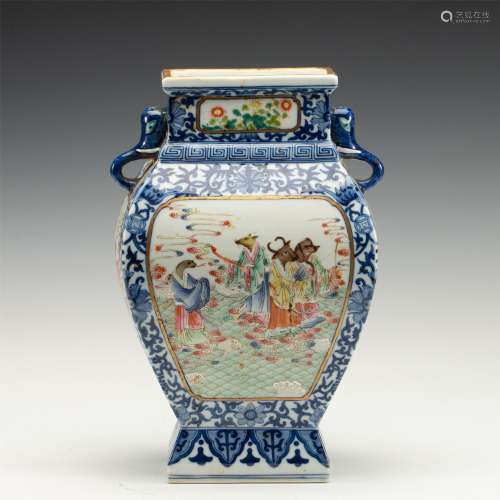 A CHINESE BLUE AND WHITE PORCELAIN TWELVE ANIMALS FLASK VASE