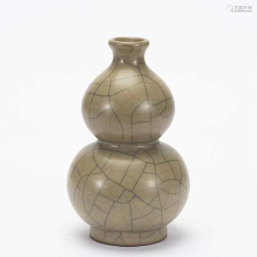 A CHINESE CRACKED GLAZE PORCELAIN GOURDS