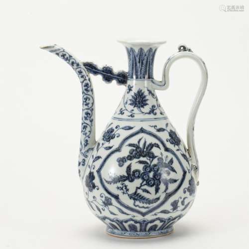 A CHINESE BLUE AND WHITE PORCELAIN EWER