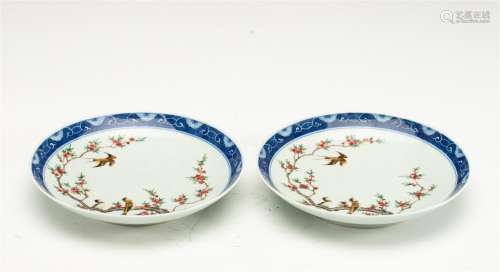 A PAIR OF CHINESE FAMILLE ROSE PORCELAIN DISHES