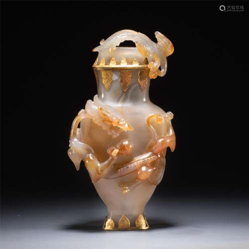 A CHINESE AGATE BOTTLE ORNAMENTS