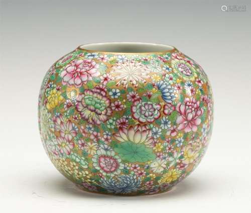 A CHINESE FAMILLE ROSE PORCELAIN FLOWERS JAR