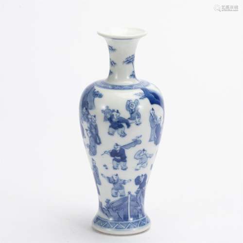 A CHINESE BLUE AND WHITE PORCELAIN FIGURE VASE
