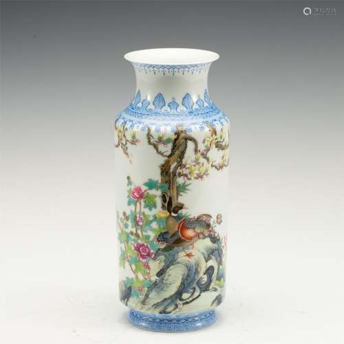 A CHINESE WUCAI FLOWERS BIRDS PORCELAIN VASE