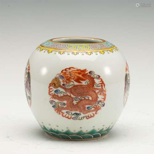 A CHINESE FAMILLE ROSE PORCELAIN WATER POT