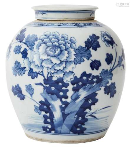 A CHINESE BLUE AND WHITE COVERED JAR