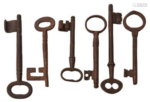 A COLLECTION OF LARGE ANTIQUE KEYS