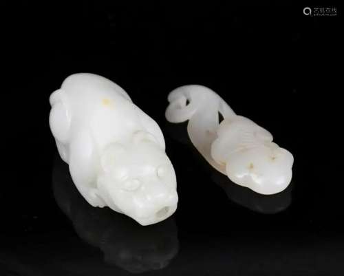 A Group of Two White Jade Carving Qing