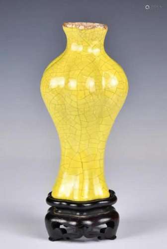 A Crackle Yellow Glazed Vase w/Stand Qing