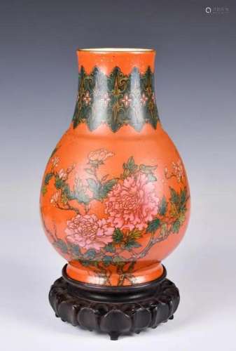 An Iron-Red & Gilt-Decorated Vase Guangxu Mk w/std