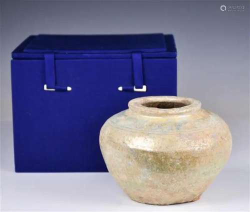 A Celadon-Glazed Pottery Jar w/Box