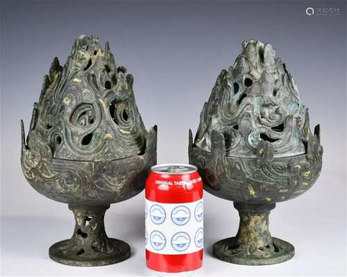 A Pair of Bronze Hill Ceners, Ming