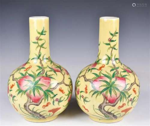 A Pair of Famille Rose Vase Qianlong Mk 1950s-70s