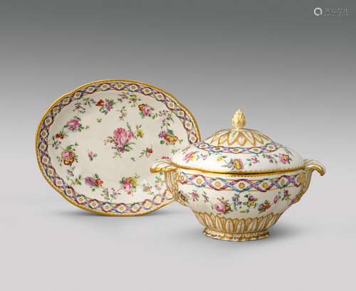 A Bristol quatrefoil sauce tureen with cover and stand c.177...