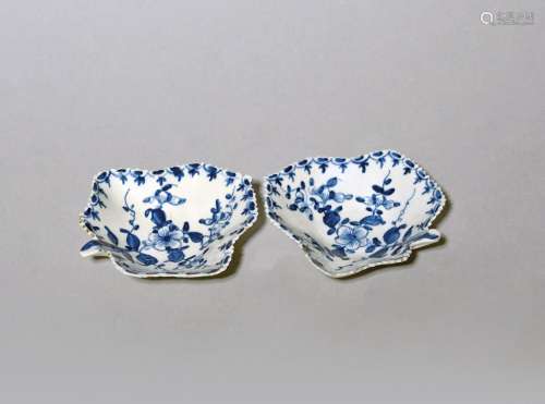A pair of Lowestoft blue and white pickle dishes c.1761, of ...