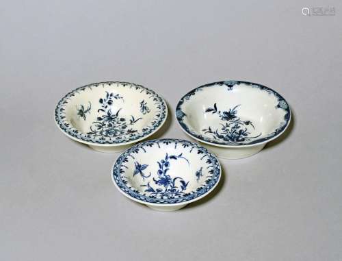 Three Worcester blue and white patty pans c.1760-70, of flar...