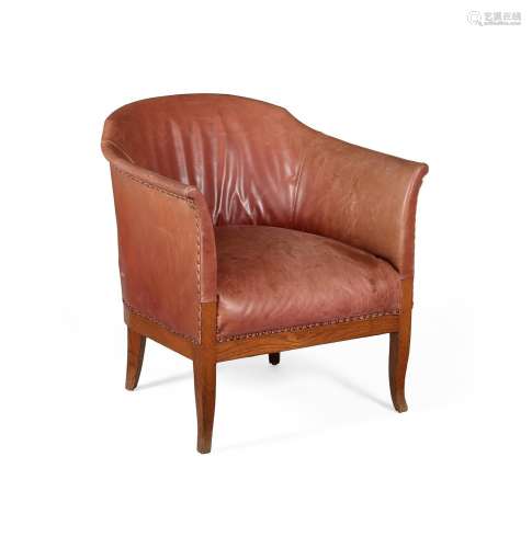 AN OAK AND LEATHER UPHOLSTERED TUB ARMCHAIR