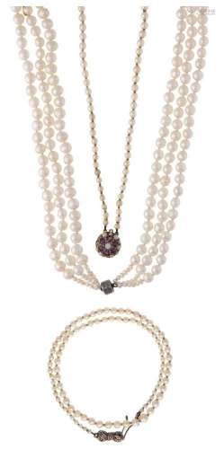 Three cultured pearl necklaces, one fresh water cultured (3)...