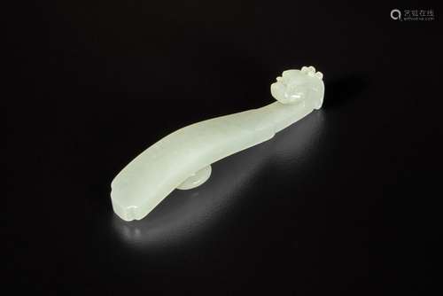 A white jade belt hook, Qing dynasty, 18th / 19th century | ...