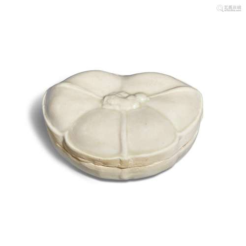 A white-glazed trefoil-form box and cover, Liao dynasty | 遼...