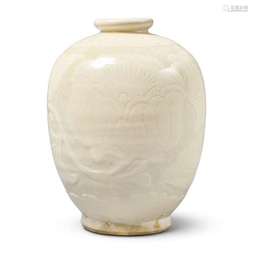 A rare 'Cizhou' white-glazed sgraffiato 'peony' vase, Northe...