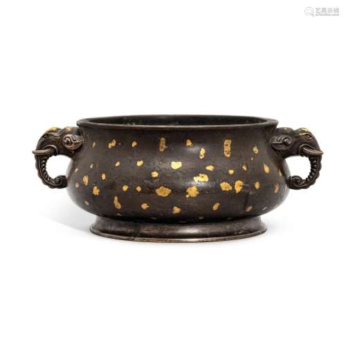 A gilt-splashed bronze censer, 17th / 18th Century | 十七 / ...