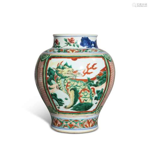 A wucai 'mythical beast' baluster jar, 17th century | 十七世...